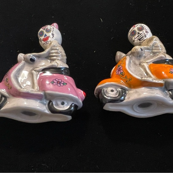 Blue Sky Clayworks Sugar Skull Scooter Couple Salt and Pepper Shakers. - Picture 6 of 7